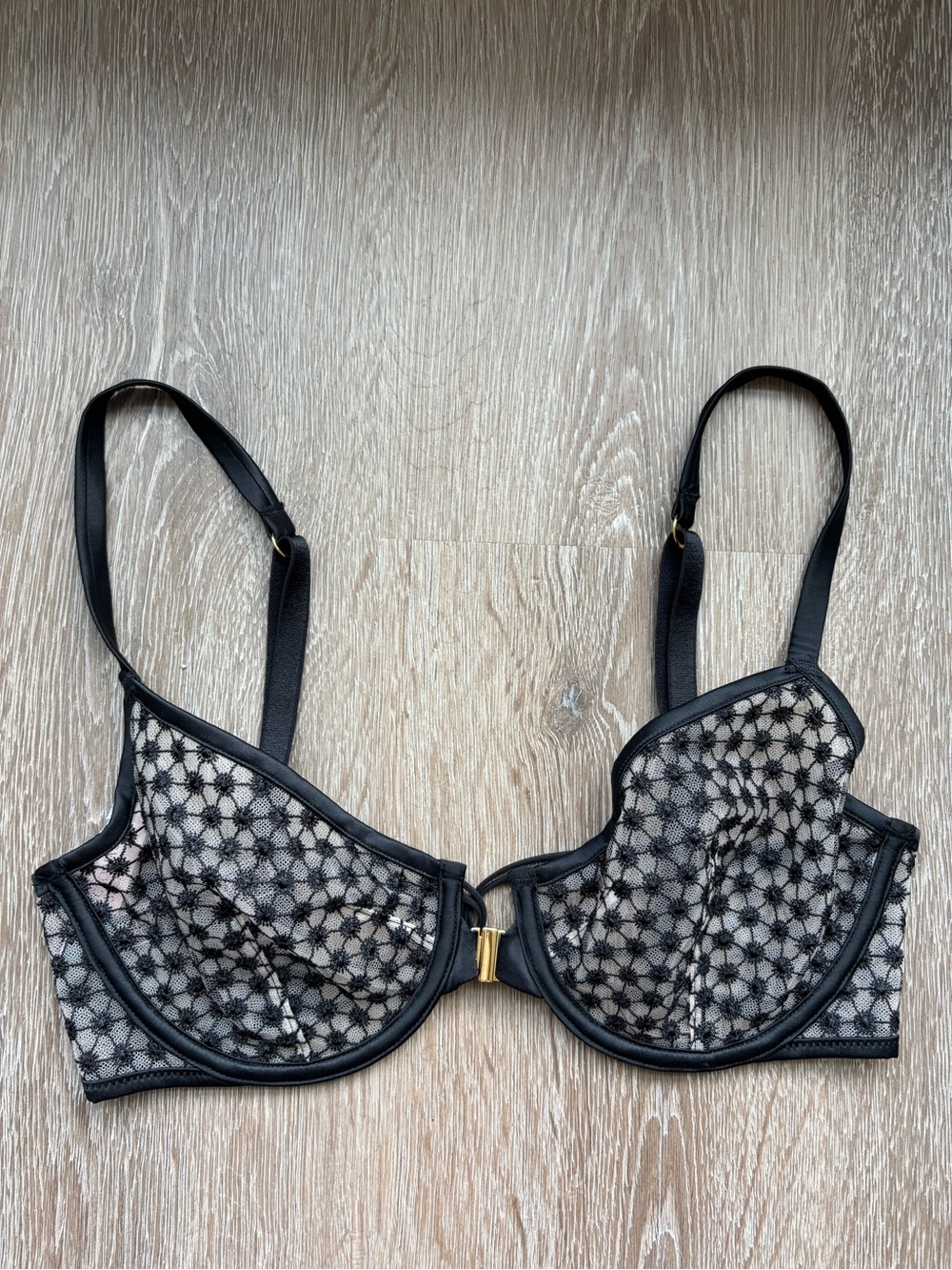 NWT - Victoria’s Secret - Sheer Lace Underwire Bra - Black 32DD